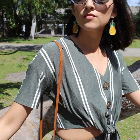 🚨END OF SUMMER SALE// Olive green crop top - Picture 3 of 8